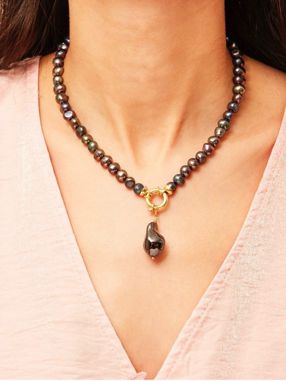 Cara Pearl Necklace with Black Baroque Drop